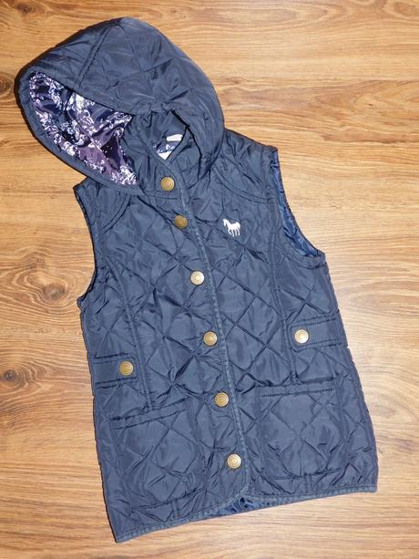 Tmavomodrá vesta tu, tu,128