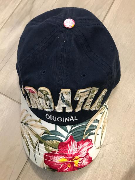 Nádherná šiltovka s kvetinami croatia,