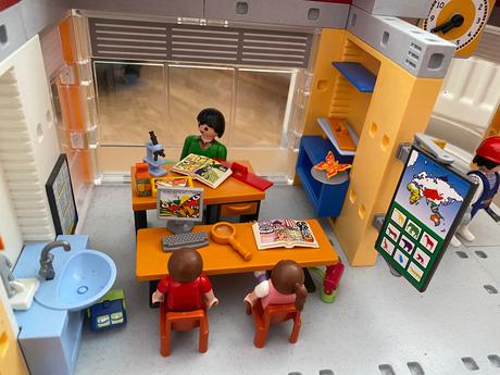 Playmobil základná skola,