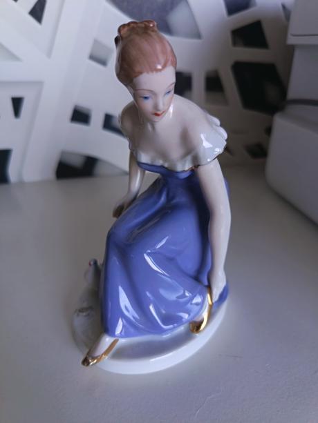 Royal dux soška popoluška, 