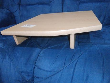 Nepoužívaný podstavec pod monitor buk,