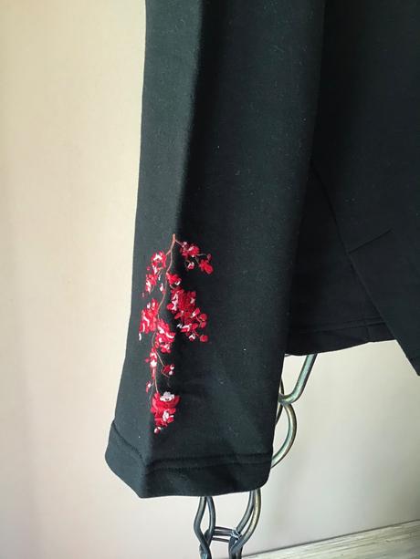 Teplakovy pulover s vysivkou na rukavoch sizeer/sp, s