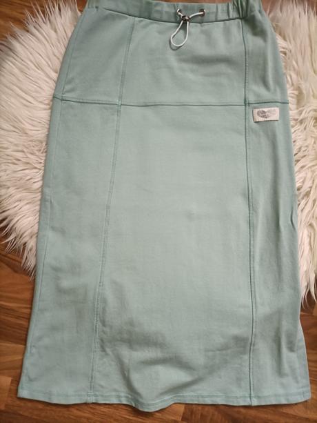 Krásna nadčasová sukňa od značky by ola la, s