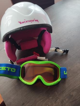 Lyžiarska/snowboardová prilba s s okuliarmi, s