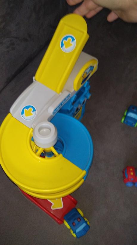 Policajná stanica + 1x hasiči, 