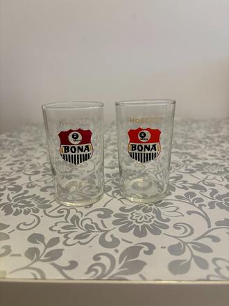 Dva vzorované poháre od horčice,