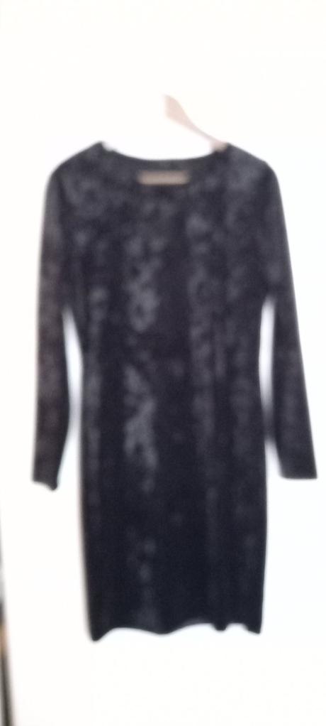 Zamatové šaty švédakej značky åhlens, m
