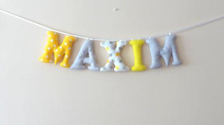 Písmenká z látky.,