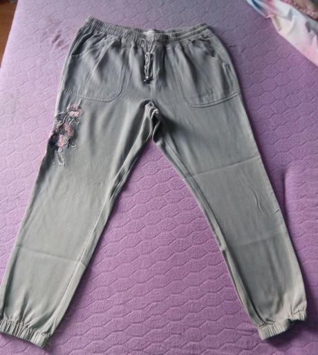 Bledošedé nohavice, f&f,42