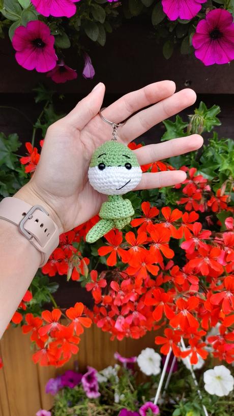 Háčkovaný hadík - kľúčenka,