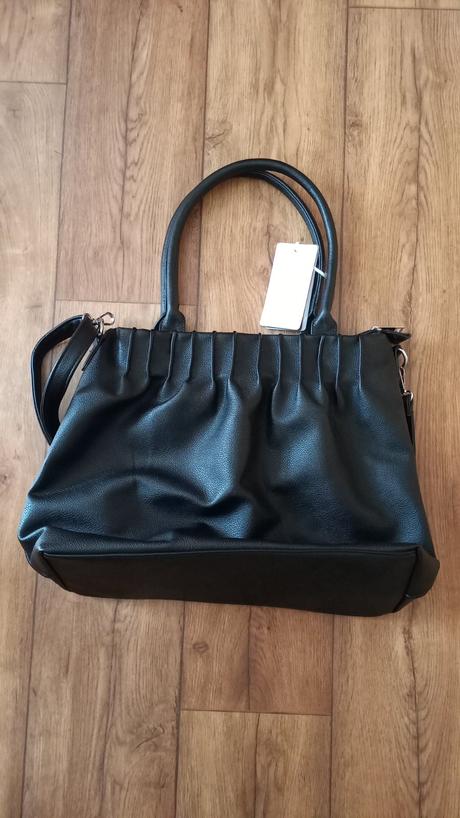 Krásna nová kabelka stredne veľká, 