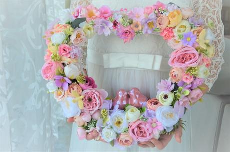 Veniec v tvare srdca s hrdličkami, 