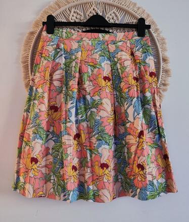 Kvietkovaná midi sukňa, m