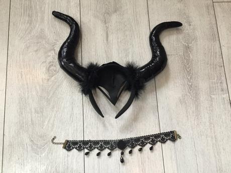 Dievčensky kostym zloriana,