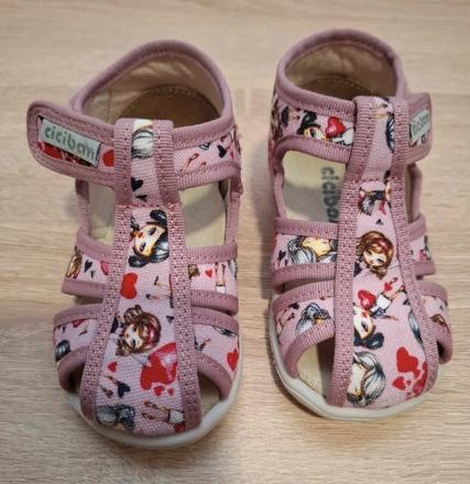 Dievčenské papuče s pevnou pätou a koženou stielko, ciciban,20