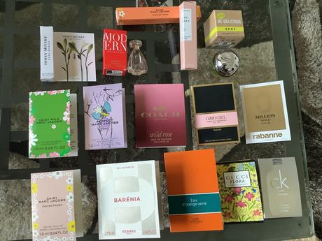 Vialky vôní, kabelkové balenia a miniatúrky, 