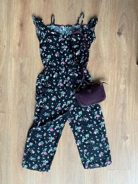 Kvetovaný letný overal, s
