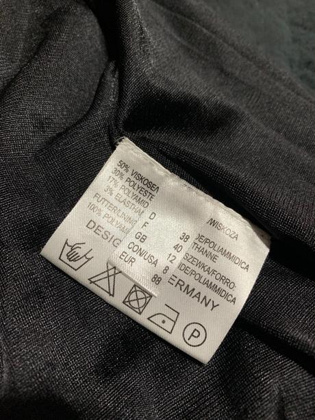 Čierne damske mini spoločenske šaty s volanmi, m