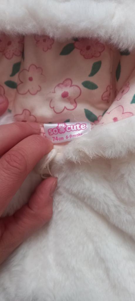 Dievčenská vesta, 74