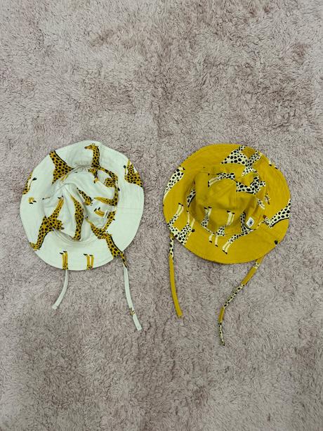 Lindex žltý / svetlobéžový klobúk so žirafami, lindex,42