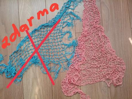 Darujem háčkované šatky, 