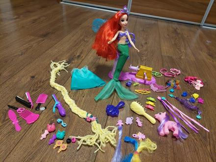 Bábika ariel + doplnky na česanie,