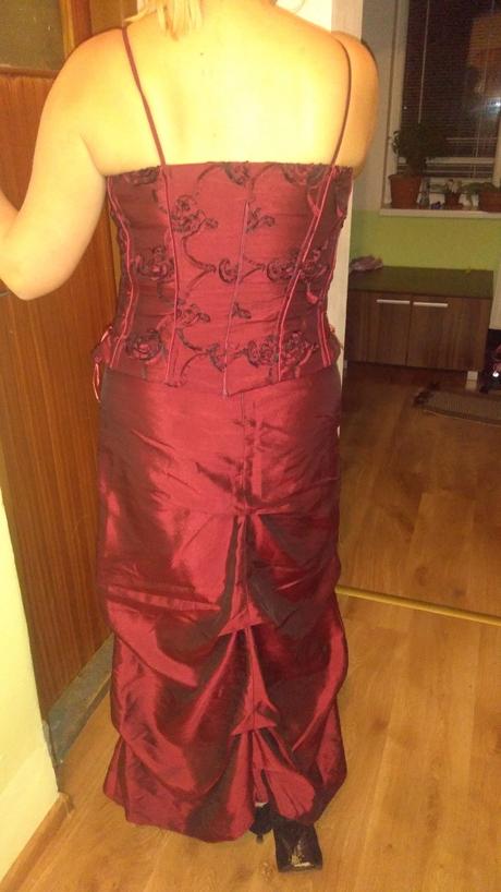 Bordovy plesovy komplet, l