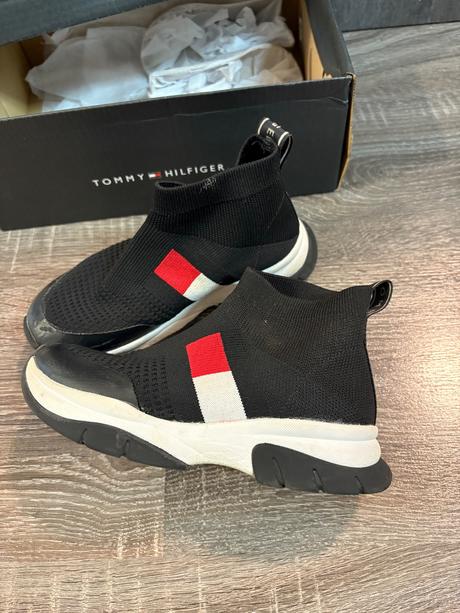 Tommy hilfiger nazuvacie tenisky č.30, tommy hilfiger,30