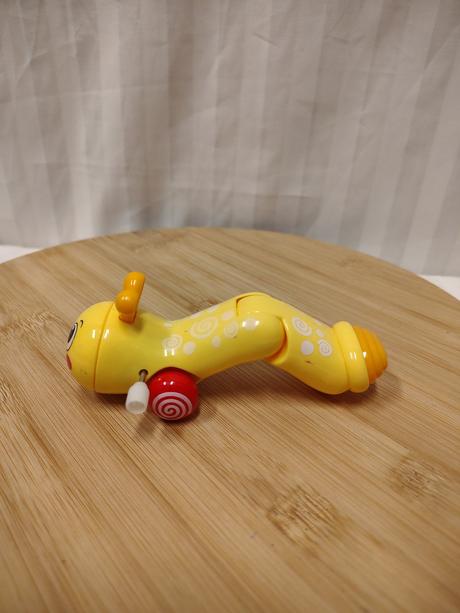 Žltá naťahovacia húsenica, červík, 13 cm,