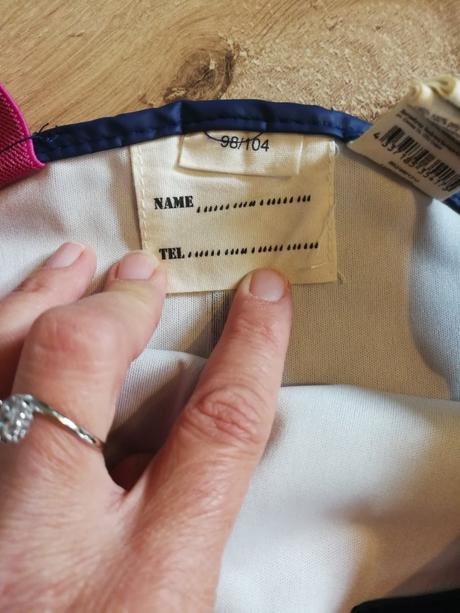 Nohavice do dažďa, 98