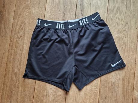 Lahuckr sportove kratasy nike dievca 146-156cm, nike,146