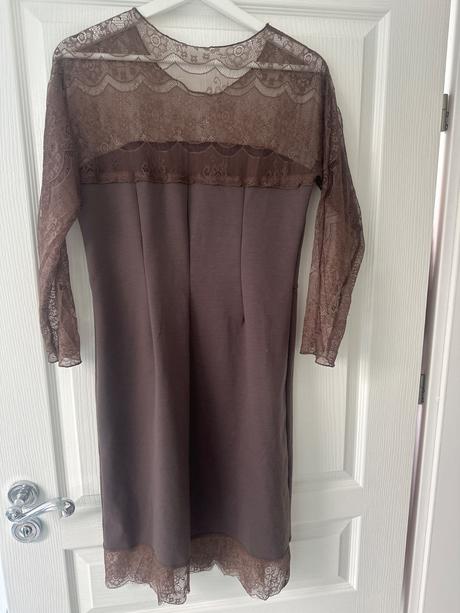 Čipkované šaty, 38