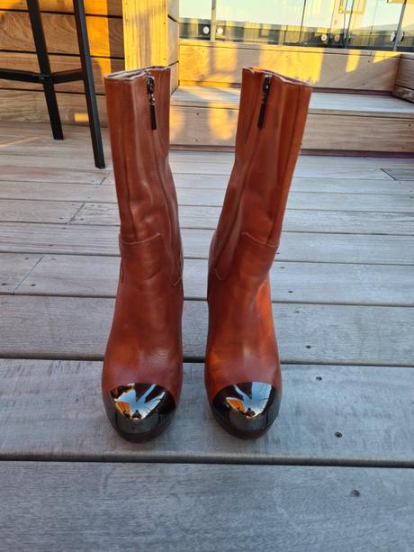 Kožené čižmy s kovovou špicou, 39