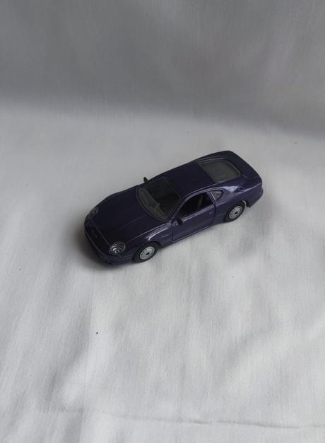 Model auta aston martin db7, 