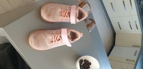 Tenisky,cena z pošt., 34