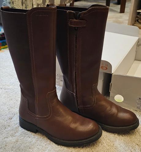 Málo nosené kožené čižmy, geox,30