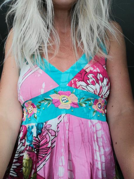 Nádherné farebné šaty, s