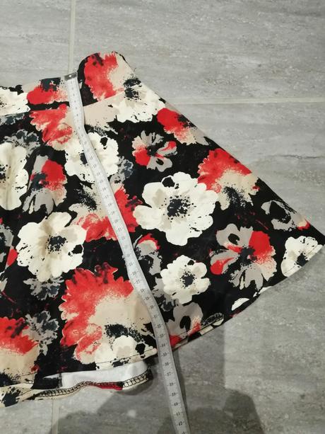 Kvetovaná sukňa s podšívkou v128-134, 128