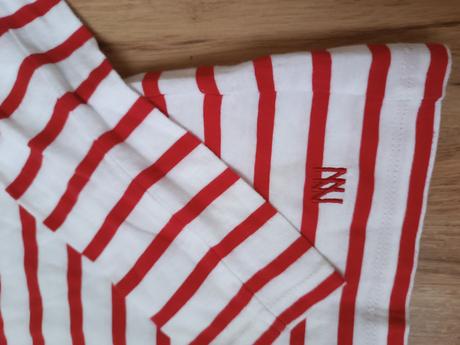 Nove tricko, s