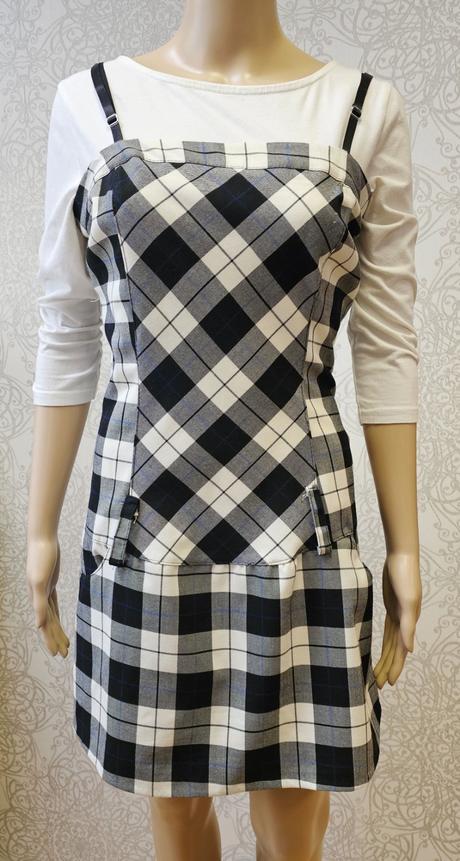 Kockované šaty, 38