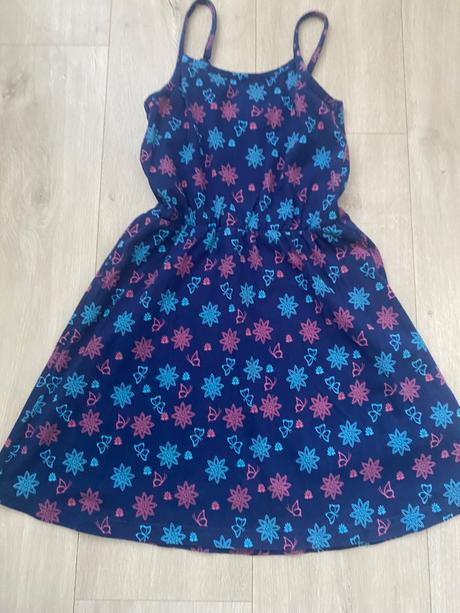 Šaty na ramienka, 128