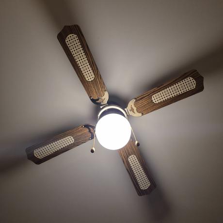 Stropný ventilátor so svietidlom, 