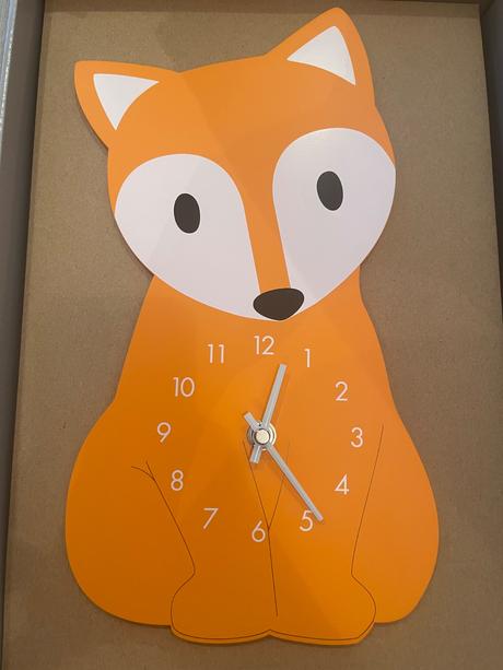 Dizajnérske nástenné hodiny tancujúca líška,