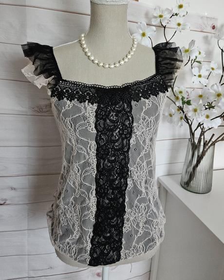 Krásna čipková blúzka, s