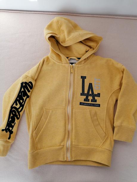 Mikinka, reserved,104