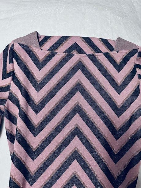 Ružové šaty so zlatou niťou zn. magenta, l / m