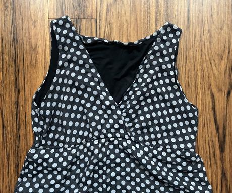 Letné čierne bodkované šaty, 