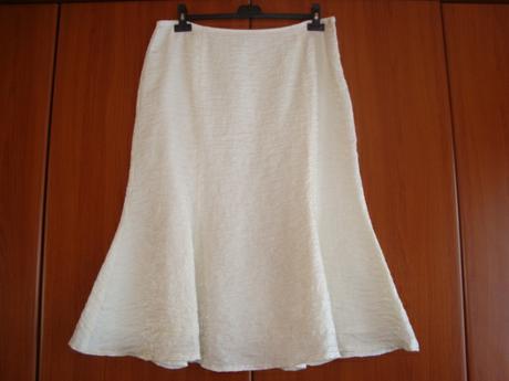 Satenovy kostým, 48