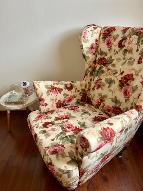 Dizajnové kreslo ušiak kvalitná kvetinová látka, 