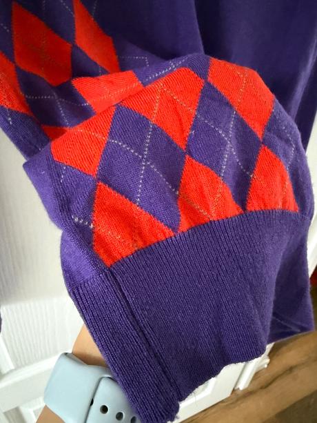 Sveter zo zmesi vlny, hodvábu a kasmiru, s